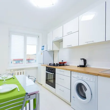 Roomer 10 Apartment *