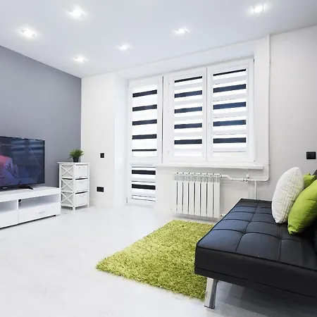 Roomer 10 Apartment *
